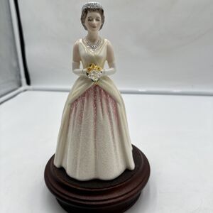 Royal Doulton Queen Elizabeth II HN 3440 2252  /3500  Her Majesty
